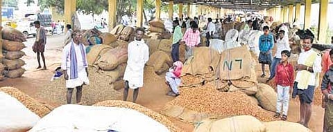 Groundnut farmers with their produce at the Sira APMC. (Below) Inspector B S Saiprakash who was lynched by a mob in 1998
