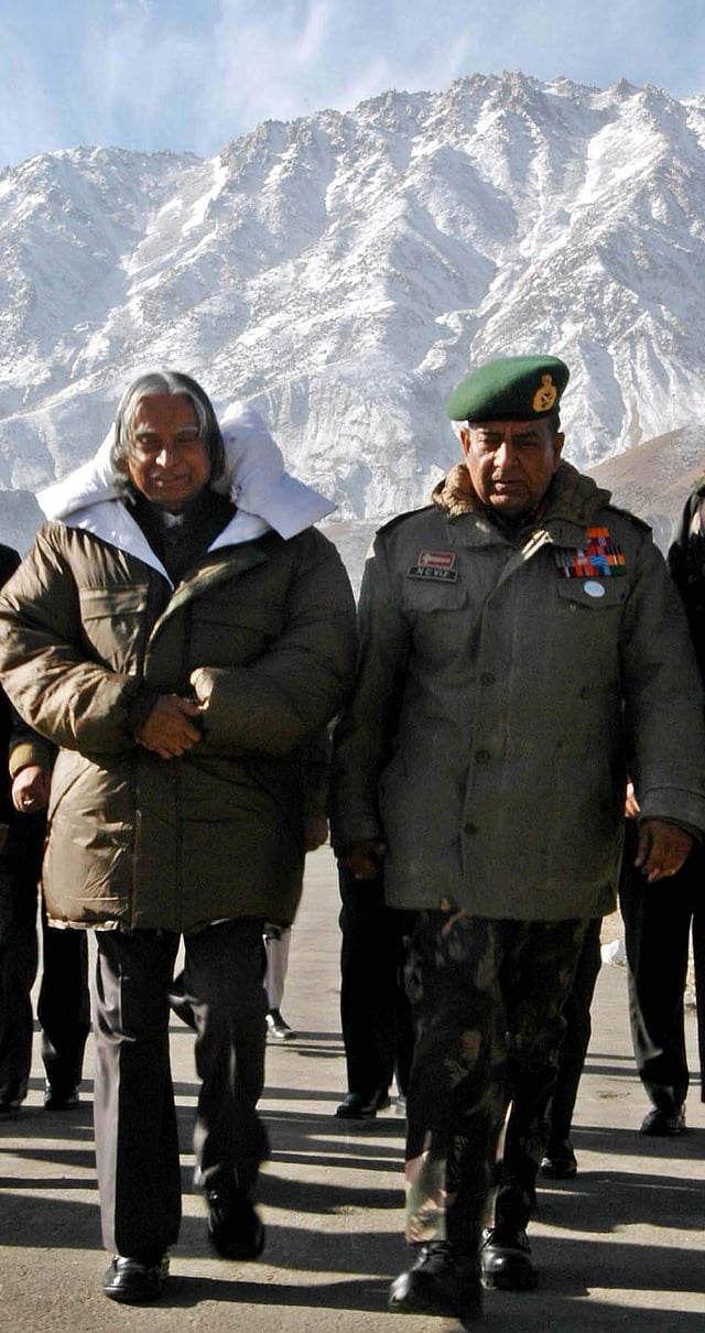 Then President A P J Abdul Kalam and Army Chief General N C Vij arriving at Kargil in 2004. (File Photo | PTI)
