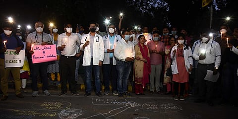Resident doctors of Hindu Rao Hospital and Kasturba Hospital protest against non-payment of salaries in New Delhi. (Photo| Parveen Negi, EPS)