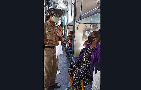 RPF personnel in action during `Meri Saheli' operation at KSR railway station in Bengaluru. (Photo | EPS)