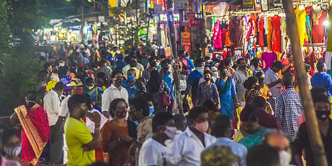 Ignoring social distance norms, people do shopping at Unit-2 market in Bhubaneswar. (Photo| Biswanath Swain, EPS)