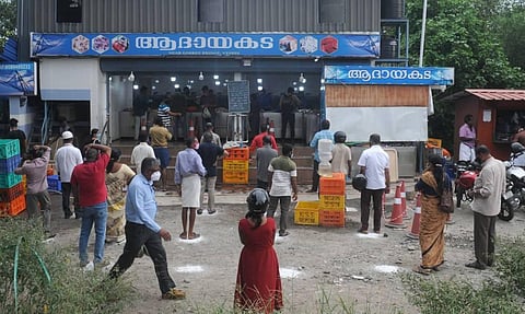 Following the social distancing norms customers are waiting for their turn at a wholesale meat shop in Vypeen fishing harbour. (File photo| A Sanesh/EPS)