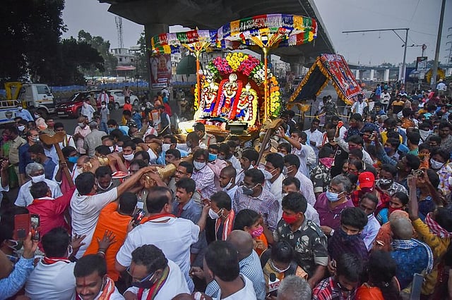 Both Telangana and Andhra Pradesh saw low-key celebrations due to the pandemic as the usual hustle bustle associated with the shopping and celebrations of Dussehra was clearly missing. (Photo| PTI)