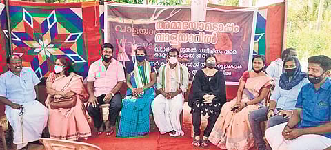 Parents of the two minor girls, who were found hanging in their hut at Attappalam in Walayar on 2017, staging a satyagraha in front of their house on Sunday