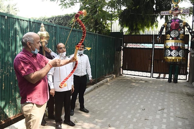 In Delhi, the Luv Kush Ramleela Committee held a Dussehra programme at Deputy CM Manish Sisodia's residence where the symbolic end of Ravana was personified by coronavirus and pollution. (photo| PTI)