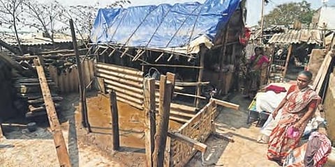 The houses damaged in floods at Bhupesh Gupta Nagar in Vijayawada. (Photo | Prasant Madugula, EPS)