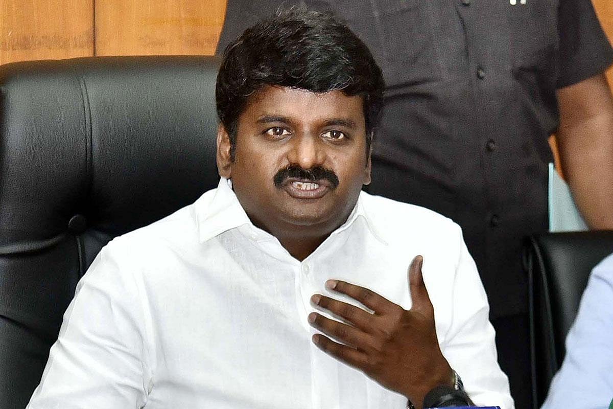 Health Minister Vijayabaskar to get vaccinated Friday