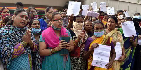 Women from BS Maqta stage a protest near the  Chief Minister's Camp Office. (Photo | S Senbagapandiyan, EPS)