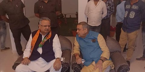 Senior JCC-J leader and MLA Dharamjeet Singh talking to ex-CM Raman Singh who is BJP legislator. (Photo | EPS)