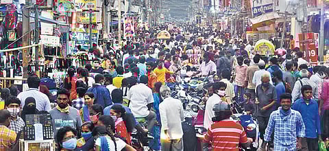 People in large numbers throng Besant Road in Vijayawada on Sunday | P Ravindra Babu