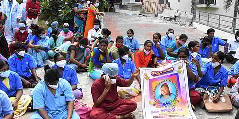 Workers led by CITU and BJP leaders stage a protest in front of SVIMS demandingstrict action against the contractor, in Tirupati. (Photo | EPS/Madhav K ​)