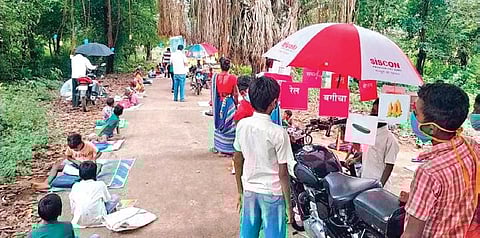 Aapke Dwar, a ‘school-at-your-doorstep’ in Dumka district of Jharkhand. (Photo | EPS)