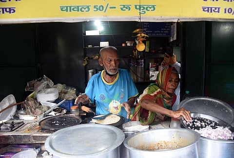 Kanta Prasad serving the crowds on Thursday. (Photo | Express)