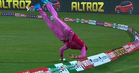The commitment. The athleticism. Stunning from Nattakan Chantam! | IPL / Screengrab