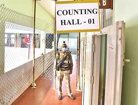 Security arrangements ahead of counting at Sri Jnanakshi Vidyaniketan, Bengaluru, on Monday