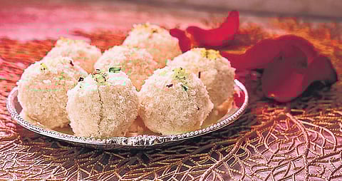 Nariyal Laddoo