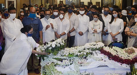 West Bengal Chief Minister Mamata Banerjee pays her last respects to iconic Bengali actor Soumitra Chatterjee, who died today after an over-a-month-long battle with multiple ailments. (Photo | PTI)