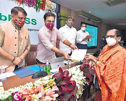 MA&UD and IT Minister KT Rama Rao, flanked by Principal Secretary Arvind Kumar and Mayor Bonthu Rammohan, hands over copies of permissions for buildings to citizens who have availed TSbPASS, in Hydera