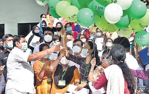 Chief Minister Edappadi K Palaniswami releases balloons, marked 7.5% reservation, at the medical counselling held in Chennai on Wednesday | P Jawahar