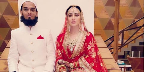 Sana Khan (R) with her groom Anas Sayed. (Photo| Instagram/ @sanakhaan21)
