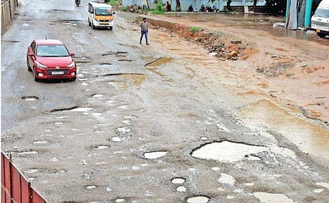 File image of Hyderabad roads used for representational purposes (Photo | EPS)