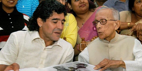 Football legend Diego Maradona of Argentina looks at a photo album with Veteran Communist leader Jyoti Basu during their special meet at the residence of Basu in Kolkata. (File Photo | PTI)