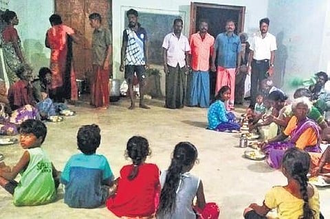 TS pettai residents eating together at relief camp | EXPRESS