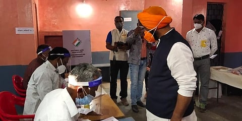 Minister Hardip Singh Dang exercises franchise at a polling booth in Suvasra seat of Mandsaur district in MP by-polls. (Photo | EPS)