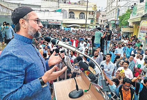 AIMIM president Asaduddin Owaisi addresses the crowd during the last day of GHMC election campaign at Khilwat Ground in Hyderabad on Sunday