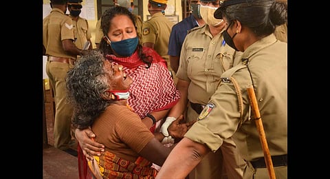 Kannammal, mother of Maoist Vel Murugan who was shot down by the police, breaks down in tears at the mortuary of Kozhikode Medical College. (Photo | Manu R Mavelil, EPS)