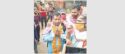 Villagers welcome Linga after his release from jail | Express