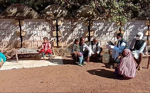 The members of the family, including a woman and kids, have been living under the open sky for the last few days outside the Shivpuri district SP office.  (Photo | EPS)
