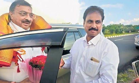 Congress MLA A John Kumar’s meeting BJP’s Puducherry unit in-charge, Nirmal Kumar Surana