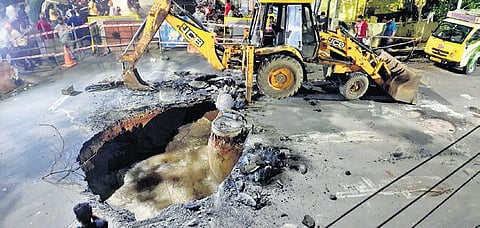 Road caves in at Nanganallur after a pipe broke underneath | ashwin prasath