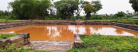 The sculpture pond 'Ammakulam' at Thandrampat Taluk in Tiruvannamalai (by special arrangement)