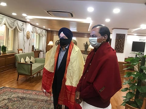 Telangana CM K Chandrasekhar Rao with Civil Aviation Minister Hardeep Singh Puri in New Delhi (Photo | EPS)