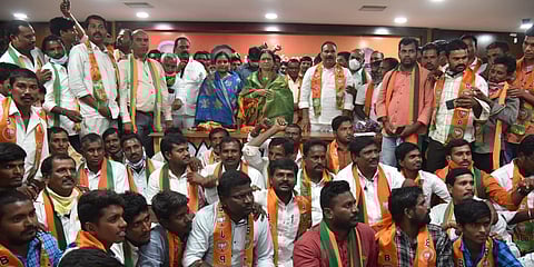 TRS and Congress party leaders from Yellareddy constituency join the saffron fold in the presence of BJP national vice-president DK Aruna at Nampally on Sunday. (Photo| EPS)