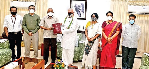 S M Vijayanand, chairman, submitting the report of the sixth State Finance Commission to Governor Arif Mohammed Khan at Raj Bhavan on Tuesday 