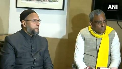 AIMIM chief Asaduddin Owaisi witht Suheldev Bharatiya Samaj Party chief Om Prakash Rajbhar in Lucknow on Wednesday (Photo | EPS)