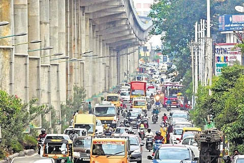 Traffic snarl on NH 544 near Edappally. A ring road connectivity could ease the congestion. (Photo| EPS/Albin Mathew)