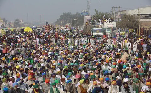 Farmers gather at the Singhu border during their ongoing 'Delhi Chalo' protest against Centres new farm laws. (Photo | Shekhar Yadav, EPS)