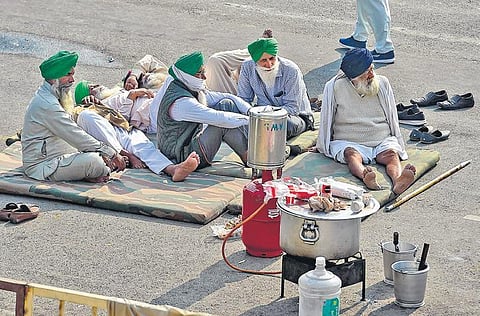 farmers relax at the Delhi-UP border after lunch at Ghazipur
