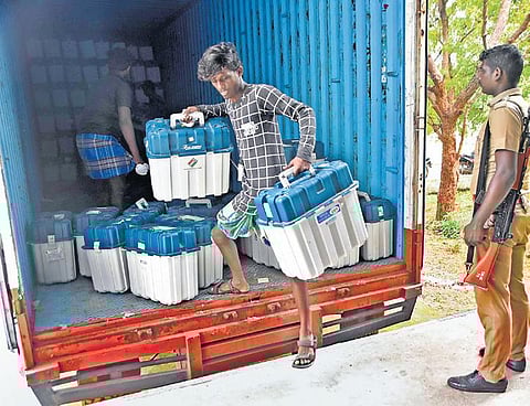 Electronic Voting Machines and Voter Verifiable Paper Audit Trail (VVPAT) machines were received for  Assembly elections in Tirunelveli | V Karthikalagu