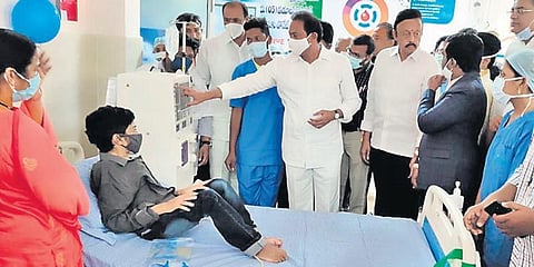 Health Minister Alla Kali Krishna Srinivas inaugurates a 20-bed dialysis centre at Nuzvid in Krishna district on Saturday. (Photo | EPS)