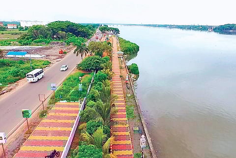 The 2.1-km-long lakeside walkway on Willingdon Island. (Photo| EPS)