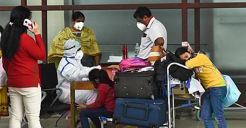 Passengers arrived from UK to Chennai being taken to quarantine centre. (Photo | Ashwin Prasath, EPS)