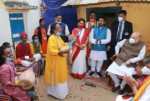Folk singer Basudeb Das performing during the vist of Home Minister Amit Shah (Photo | Twitter/@AmitShah)