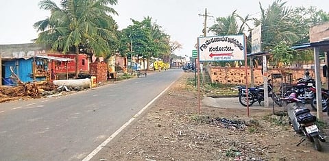 Savadi, Kumathalli groups fight over Sankonatti Gram Panchayat