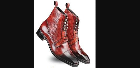 Made without harming any animal, vegan leather (loosely referred to synthetic materials) is fully compostable and biodegradable and hence is good for the environment.