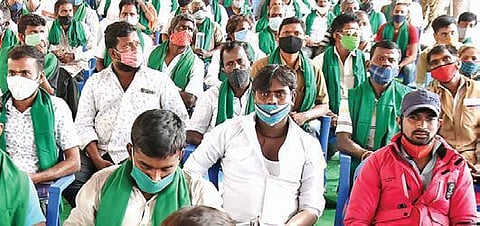 Farmers taking part in the the Kisan Samman Diwas held at APMC Market in Yeshwanthpur, Bengaluru, on Friday |NAGARAJA GADEKAL
